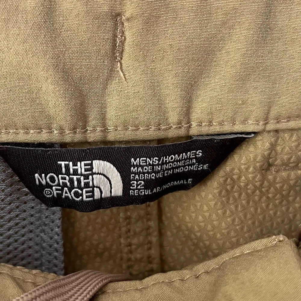 The North Face FLASHDRY Khaki Shorts Size 32